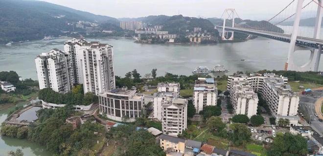 个江边小镇更有性价比！周末露营走起新葡京娱乐城不是海边去不起是南岸这(图1)